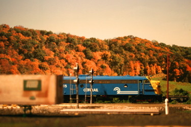 Photo of Conrail FL-9 5015 is westbound on the Beacon Branch