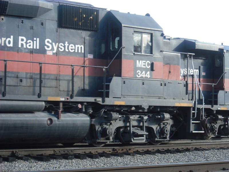 Photo of MEC#344 tied to 354 will pass the 4  GP40-2 wides