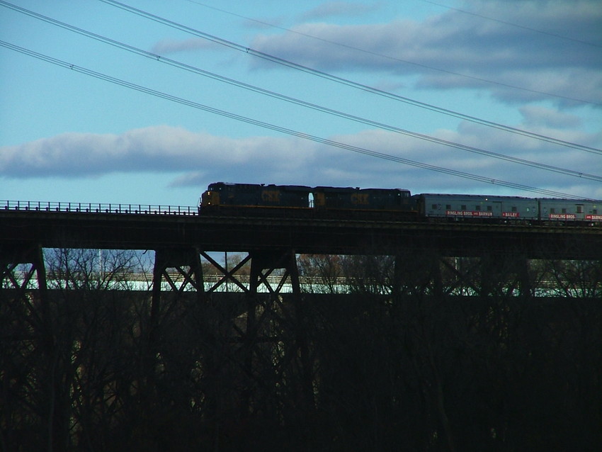 Photo of csx circus the crossing the hudson river