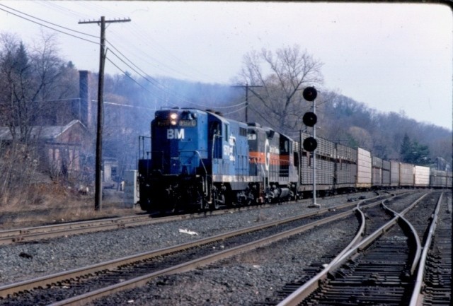 Photo of EDWJ in Greenfield with GP9's and auto racks