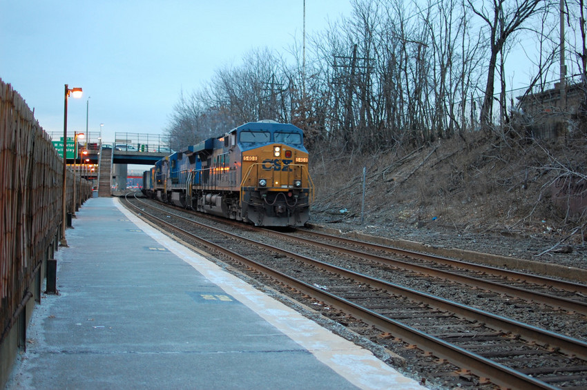 Photo of Q122 at Newtonville