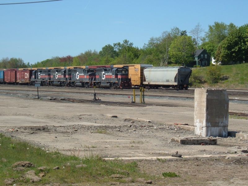 Photo of Freight leaving the yard