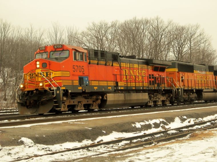 Photo of BNSF 8705 and 8920