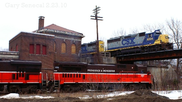 Photo of P&W on Pan Am's Worcester Main meets CSX local on Fitchburg Secondary