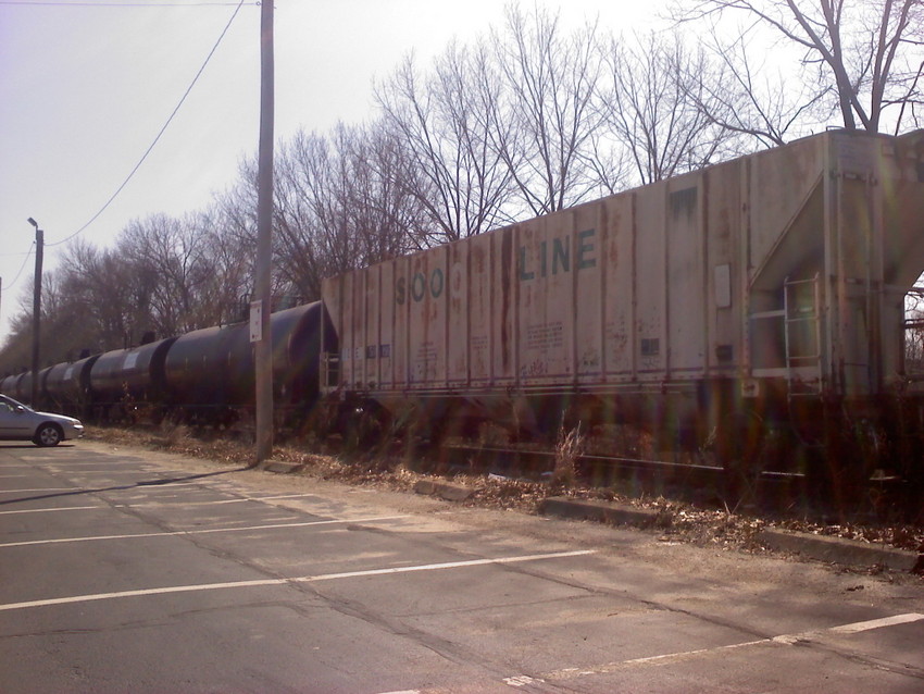 Photo of SOO Line Hopper on P&W Ethanol Train