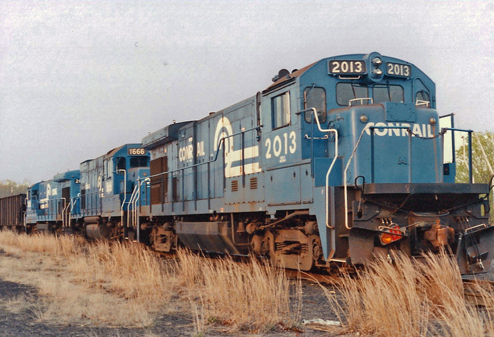 Photo of Lash up of local Conrail power