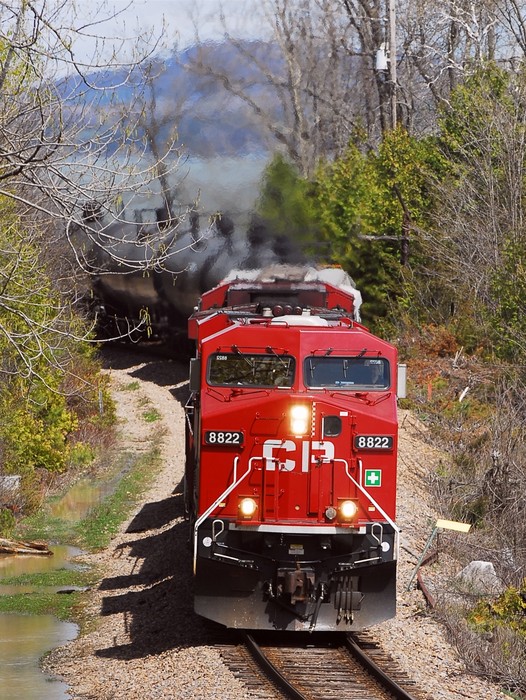 Photo of CP 666 arrives with sun at Putnam Station, NY