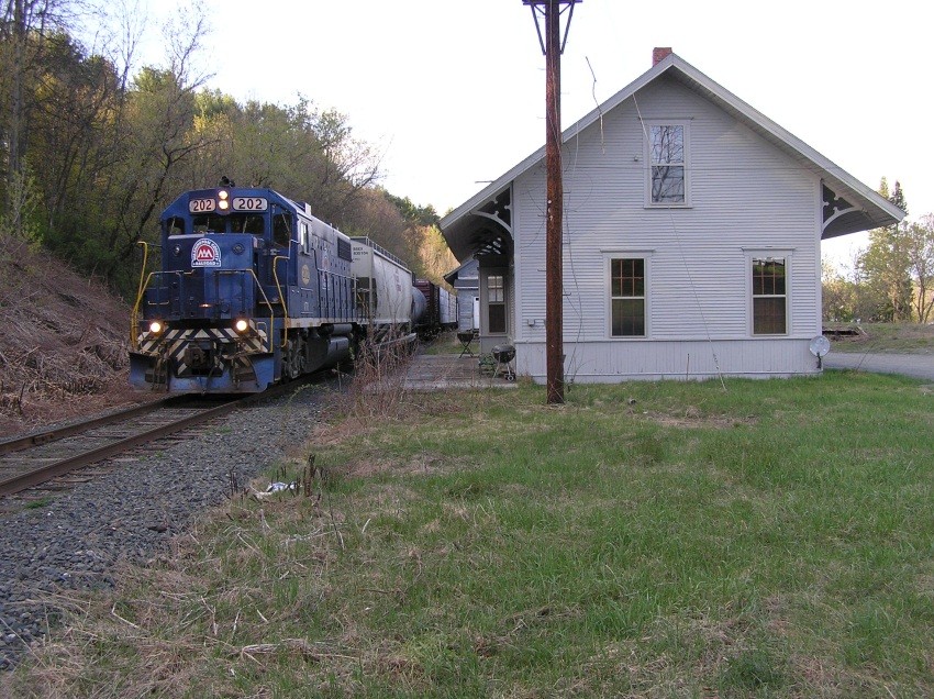 Photo of VTR 202 past Lewiston Station.