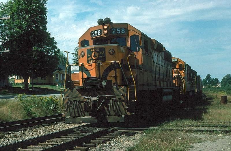 Photo of MEC Mixed Freight Train RB-3