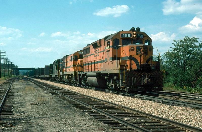 Photo of MEC Mixed Freight Train RB-3