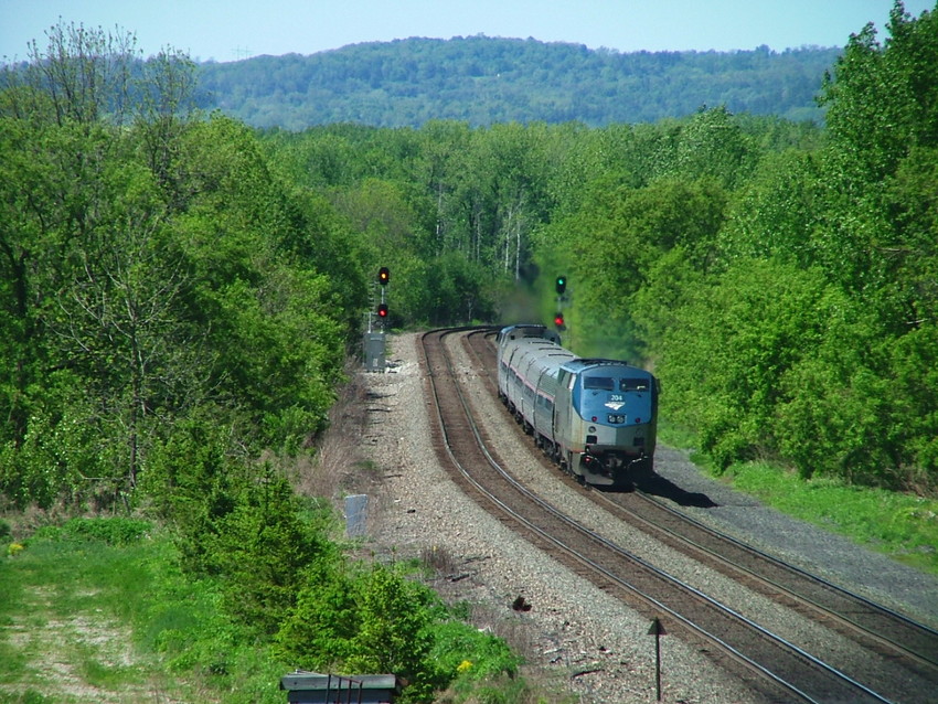 Photo of amtrak train heading westbound at fort plain ny