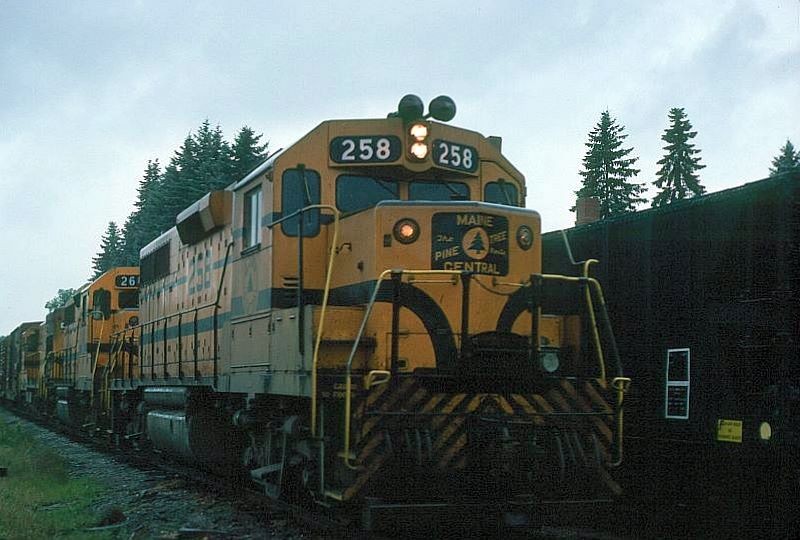 Photo of MEC Mixed Freight Train RB-1