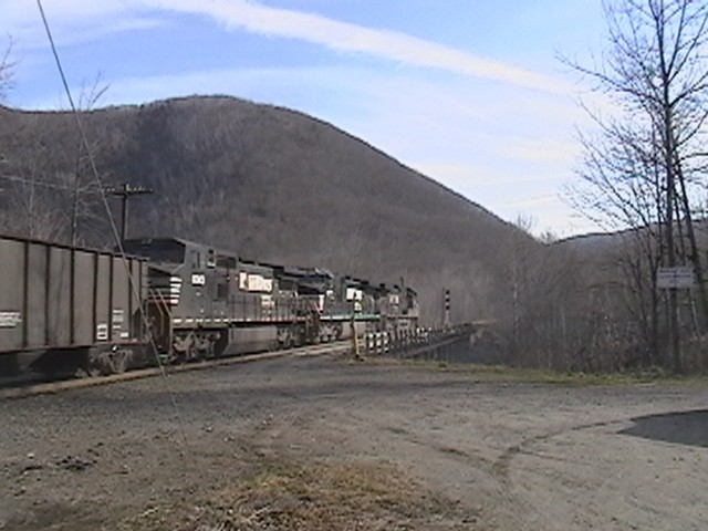Photo of ns loaded bow coal train eastbound at hoosac tunnel