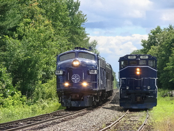 Photo of PAR-1 with the OCS passes DJ-1 At Rumford Junction Siding