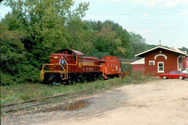 Photo of Ware River excursion train