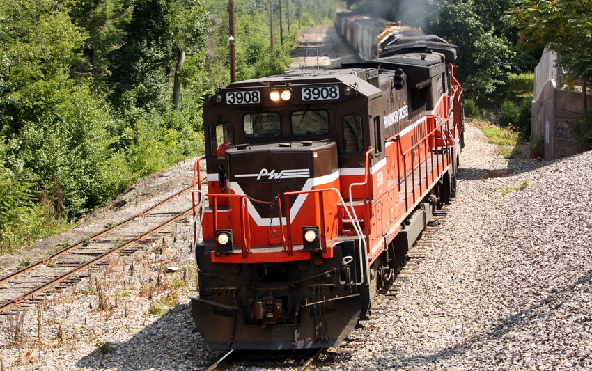 Photo of P&W power leads NECR 608 into Willimantic