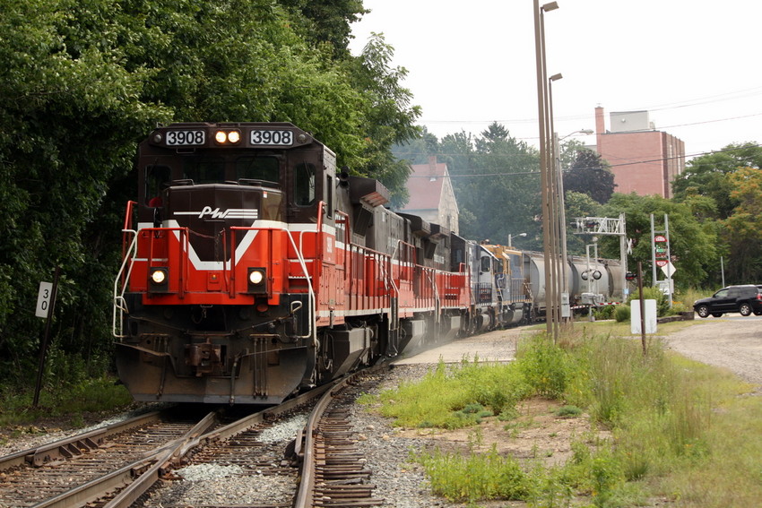 Photo of P&W power leads NECR 608 in Willimantic