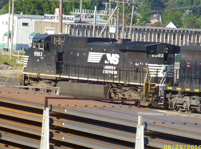 Photo of RailTrain NS#9963e power to Rigby now over the pads and swap of power will happe