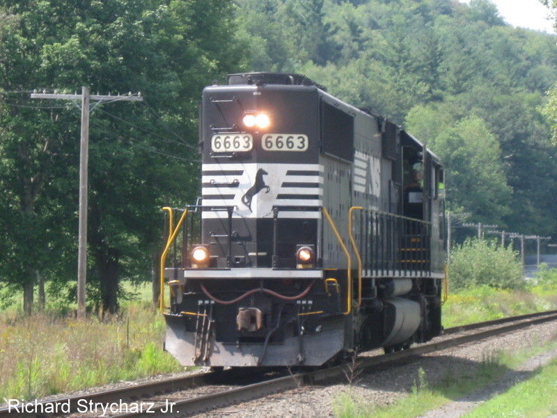 Photo of NS power limping back to East Deerfield
