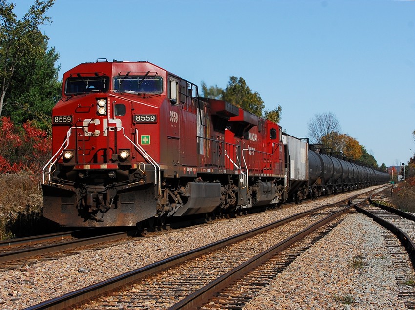 Photo of CP 666-020 rolls southbound through CPC-123