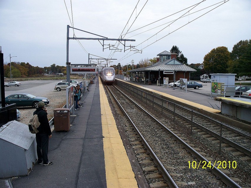 Photo of Acela zipping though Mansfield.