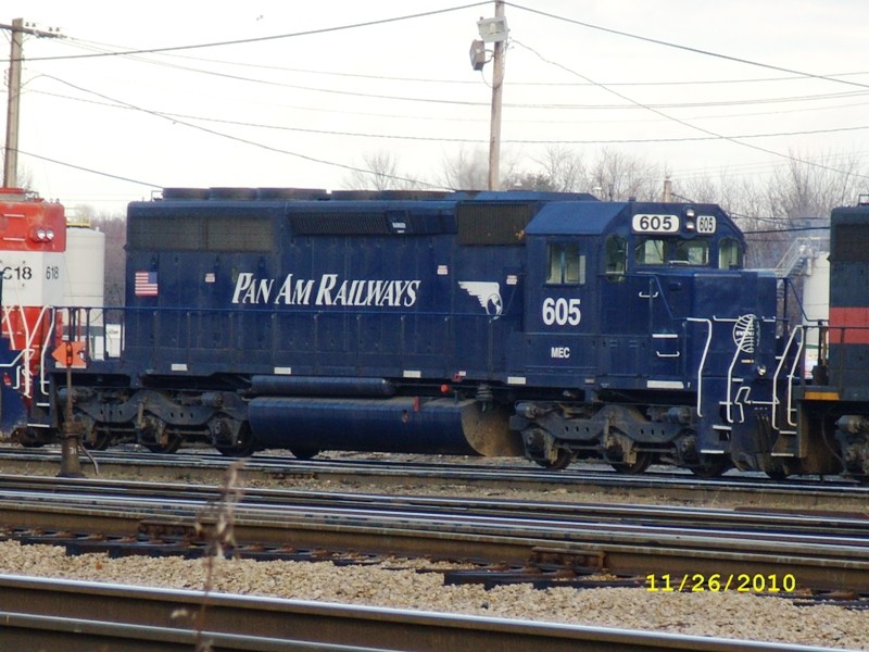 Photo of MEC#605w is sandwiched @ Rigby with other engines.