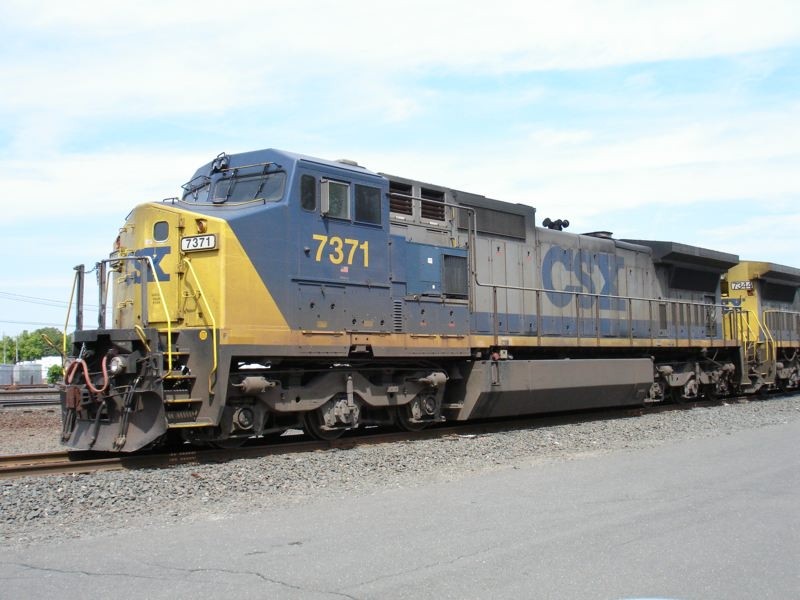 Photo of CSX 7371 sits in West Springfield MA