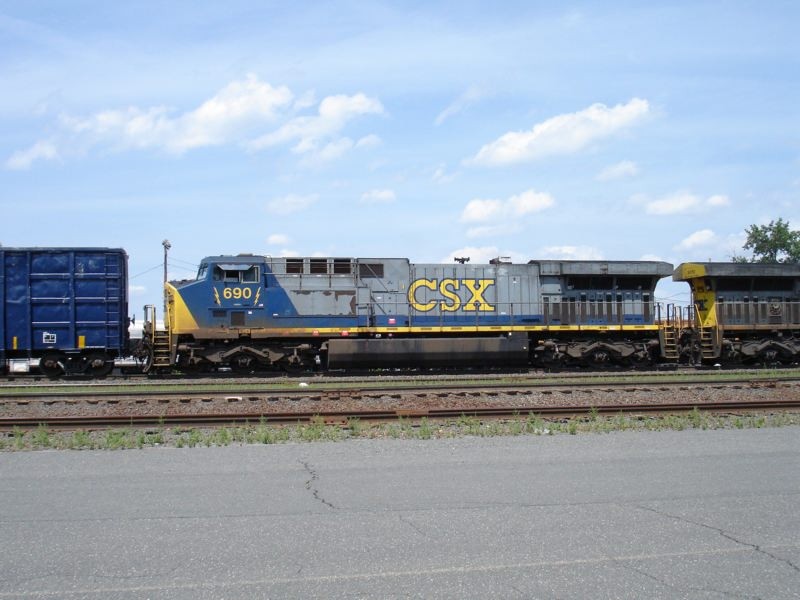 Photo of CSX 690