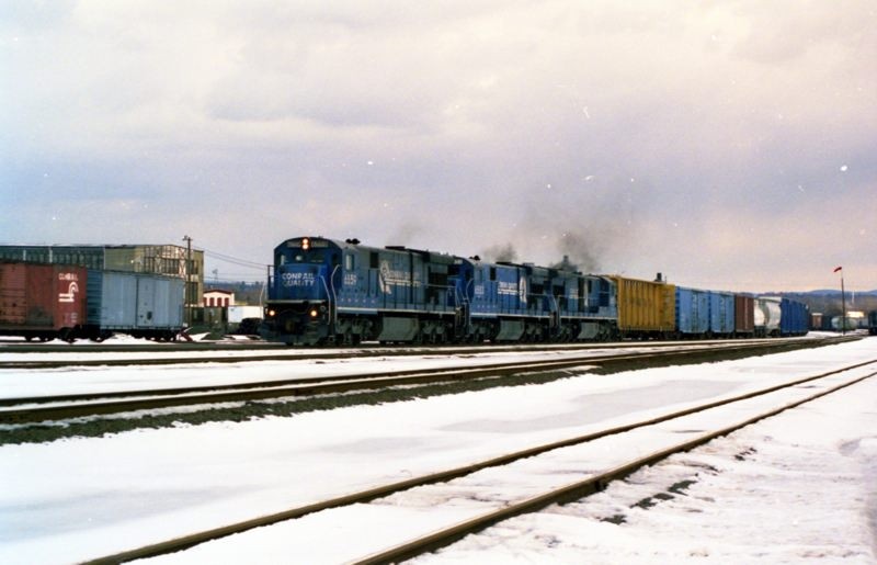 Photo of Conrail Westbound passes through West Springfield Yard