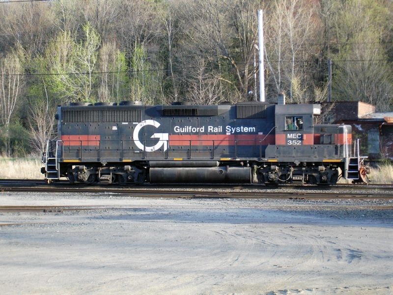 Photo of GP40 352 in East Deerfield Yard
