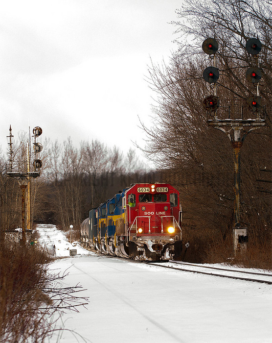 Photo of CPR 666-801 Holding the Main at Ticonderoga