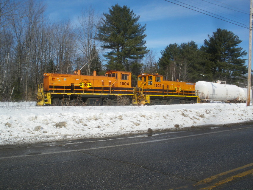 Photo of SLR 1502 and 1504 switching Lewiston Junction