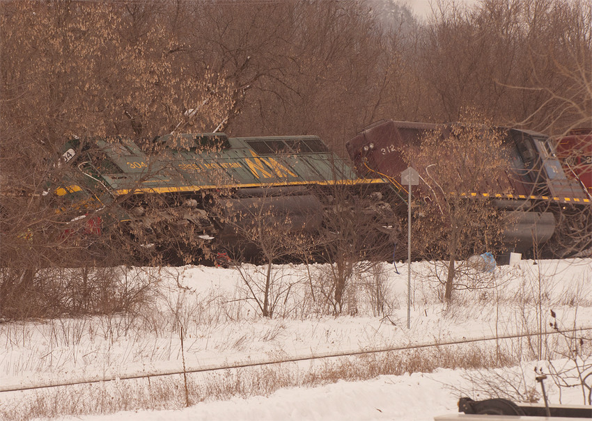 Photo of VRS CLP 264 Derailment - GMRC 304 Leaning