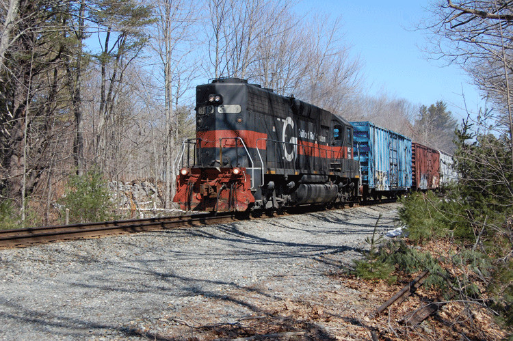 Photo of MEC 319 westbound at Wells, ME