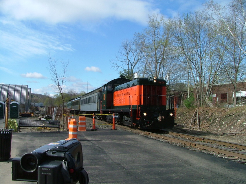 Photo of berkshire scenic railway coming into pittsfield station