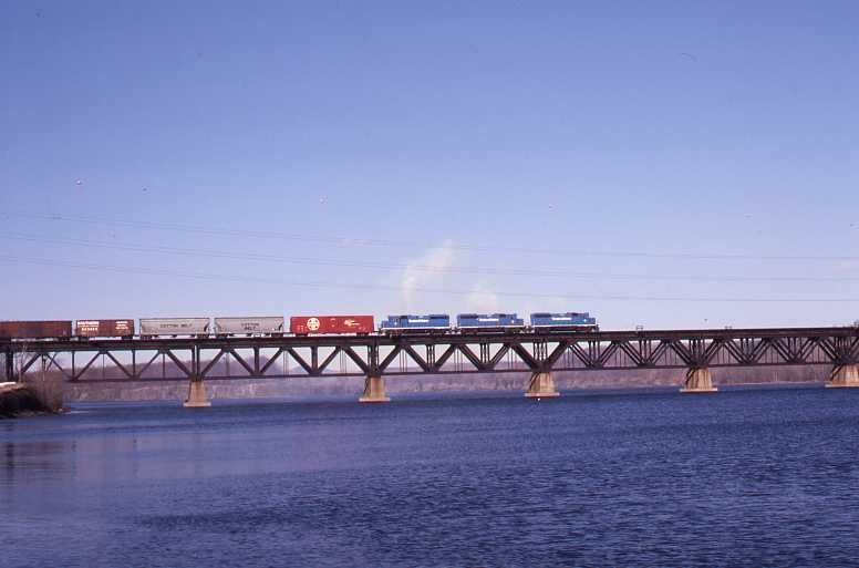 Photo of Boston & Maine e/b crossing Hudson River Mechanicville NY