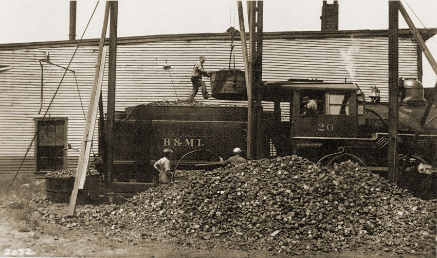 Photo of Coaling BML #20 at the Belfast Yard (c1940)