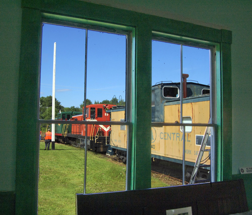 Photo of BML#50, BML#53, MEC#640 from the CPC Station Waiting Room window