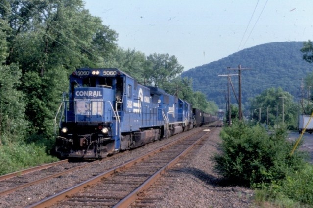 Photo of Mt. Tom train with CR power