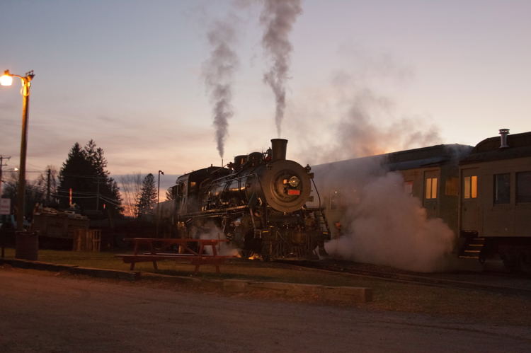 Photo of VALLEY RR #3025 WAITS FOR WORK