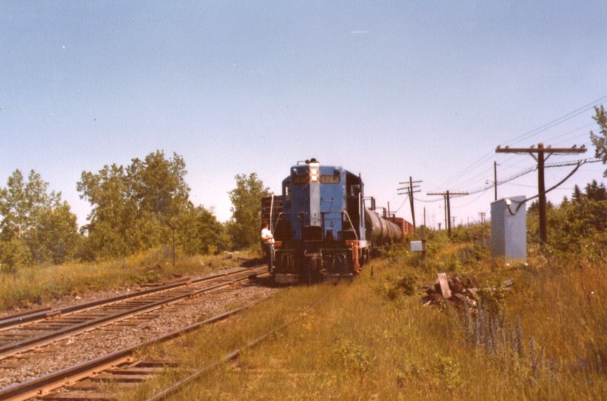 Photo of B&M pulling the Scotia Navy Depot