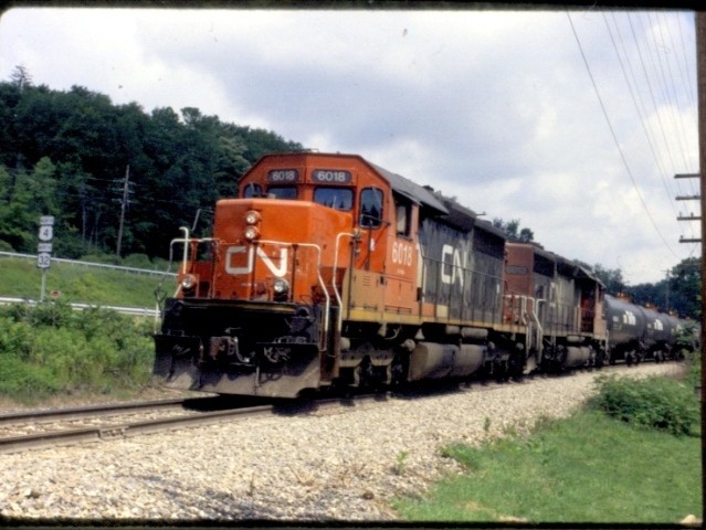 Photo of Oil Cans with CN power at Mechanixville