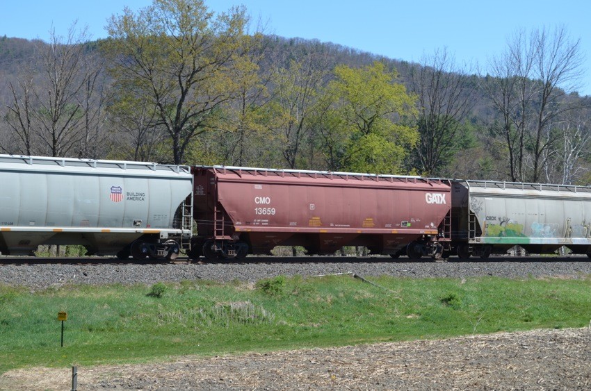 Photo of UP Grain Train Cars