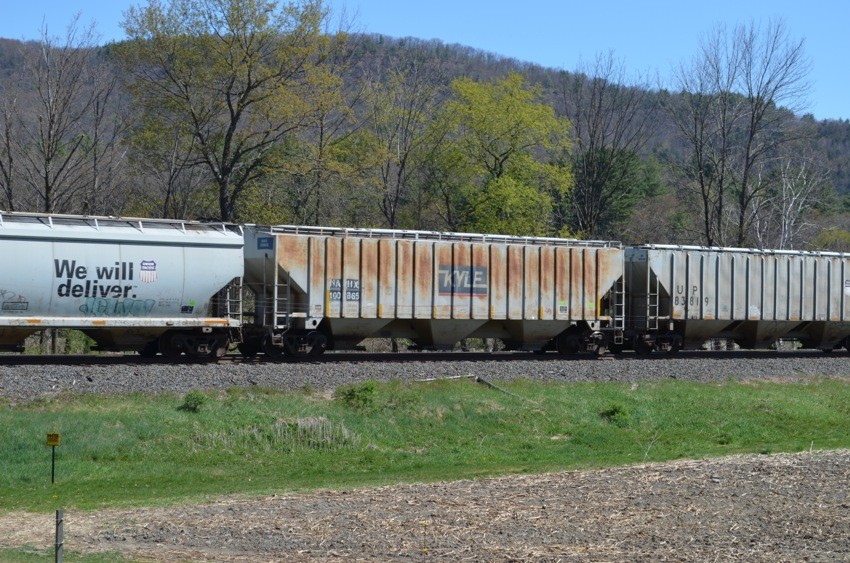 Photo of UP Grain Train Cars
