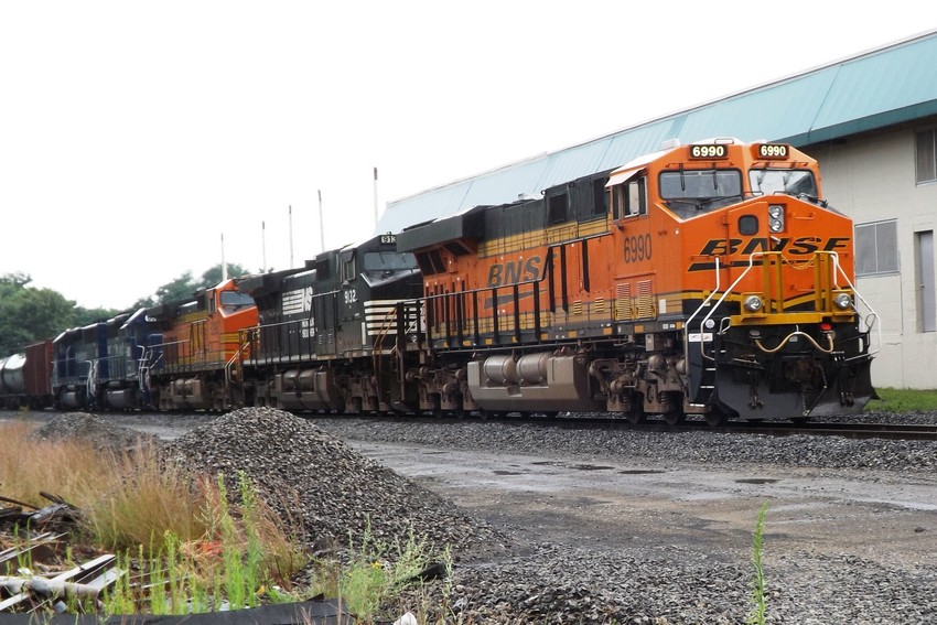 Photo of Loaded Oil Train @ Read Street Portland, ME