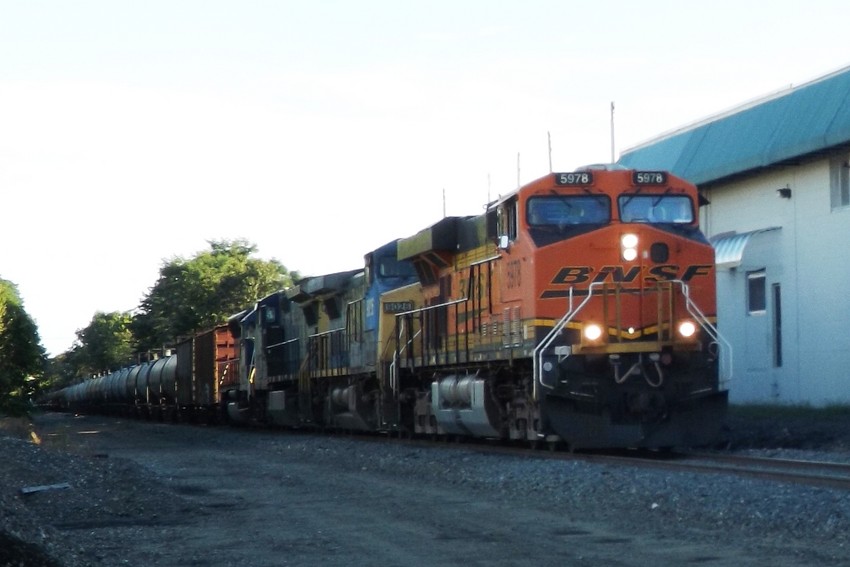 Photo of Loaded Oil Train @ Deering Junction (Portland, ME)