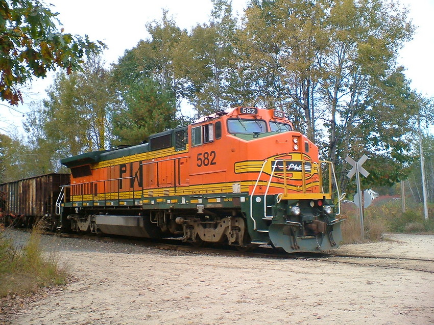 Photo of P&W Engine 582 leads BOPW at Bow,NH.Oct 9,2012