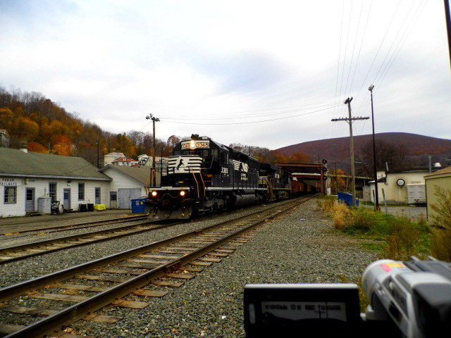 Photo of norfolk southern sd40-2#3365 on moed @ north adams ma
