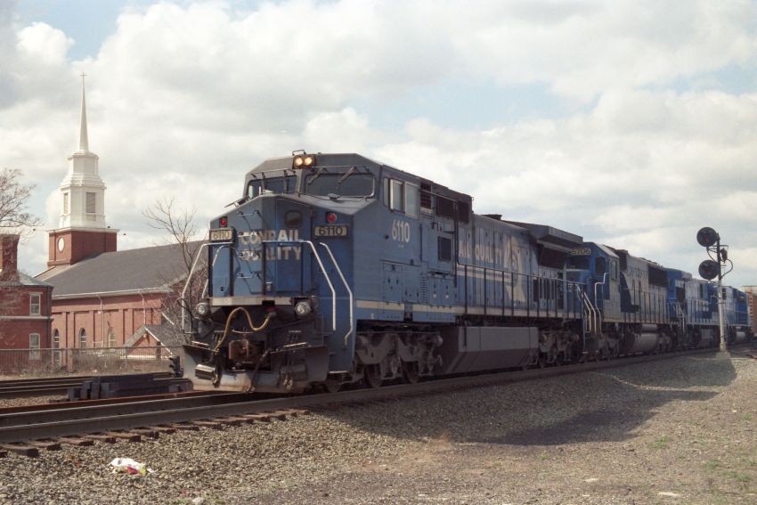 Photo of ML-482 splits the signals at Worcester