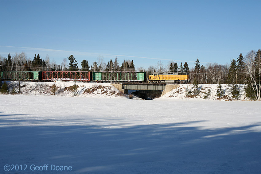 Photo of MNR Train 902 at Cochrane Lake
